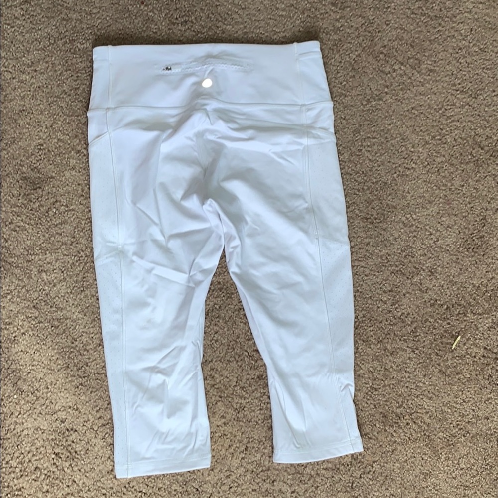 Lululemon train times crop in WHITE